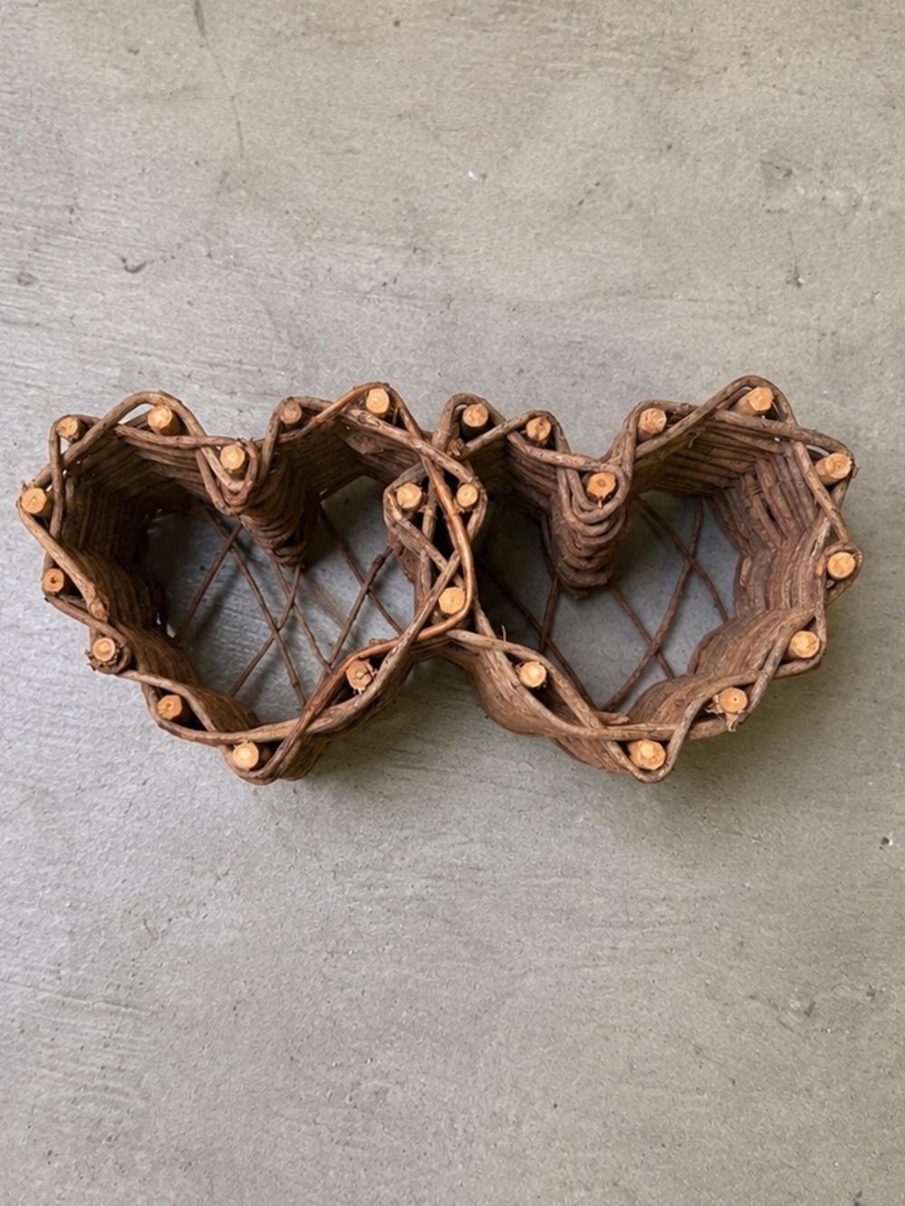 Vintage 1990’s Rustic Wicker Double Heart Wall Hanging Grapevine Basket Cottage